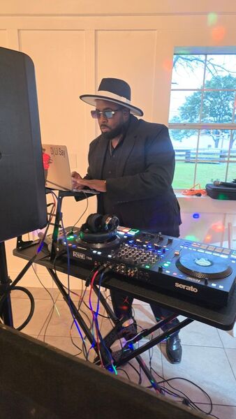 Robert's Dj & Karaoke Services