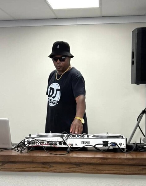 Robert's Dj & Karaoke Services