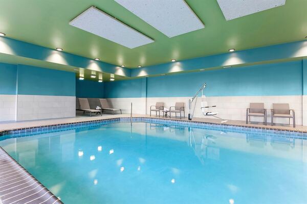Holiday Inn Express & Suites Chicago O'Hare
