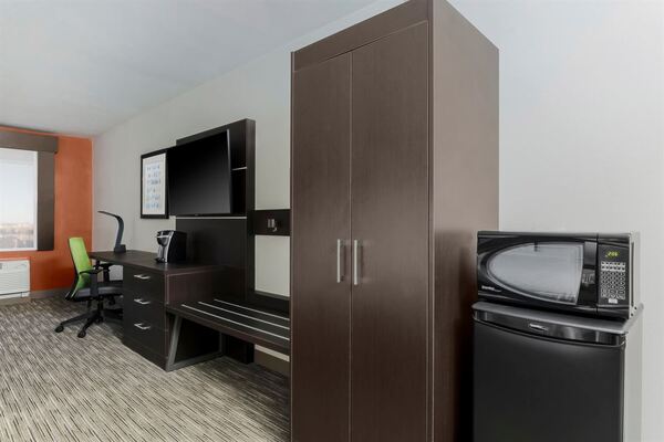 Holiday Inn Express & Suites Chicago O'Hare
