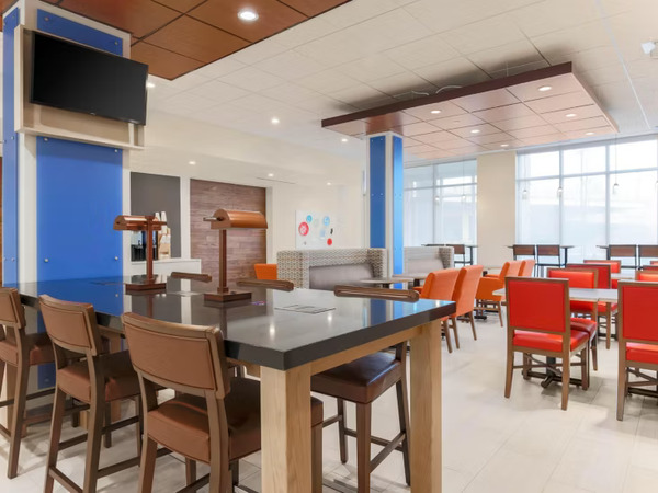 Holiday Inn Express & Suites Chicago O'Hare