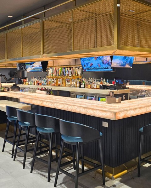 Bar Louie Baybrook