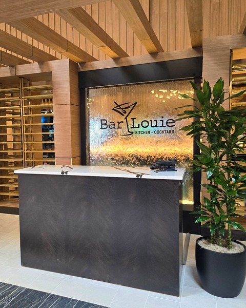 Bar Louie Baybrook