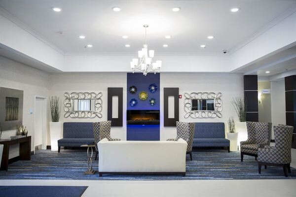 Holiday Inn Express & Suites - Edwardsville
