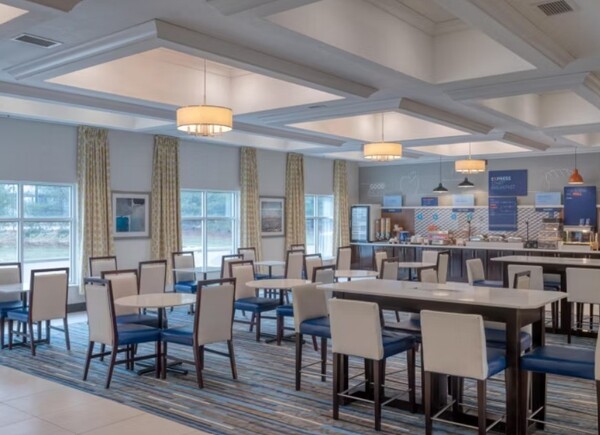 Holiday Inn Express & Suites - Edwardsville