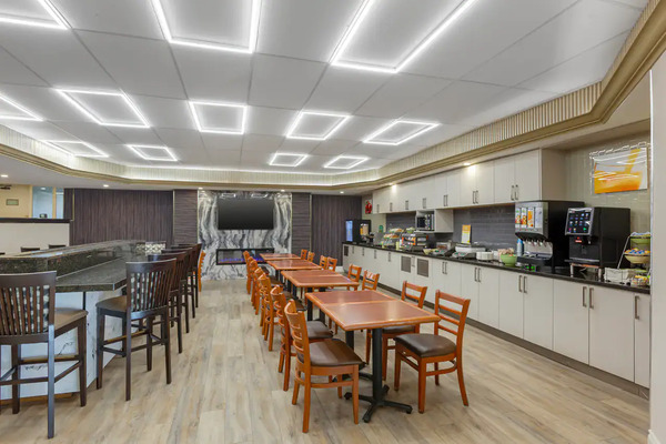 Quality Inn & Suites - Brampton