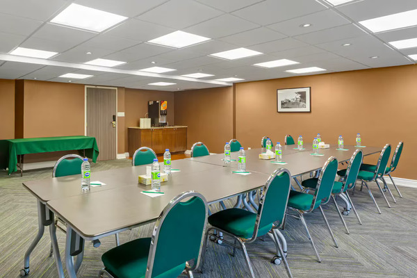 Quality Inn & Suites - Brampton