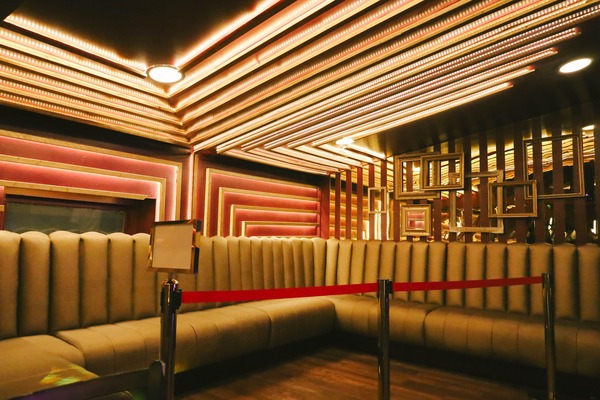 Champagne Restaurant & Lounge