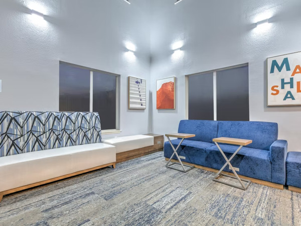 Holiday Inn Express & Suites Marshall