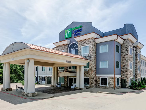 Holiday Inn Express & Suites Marshall