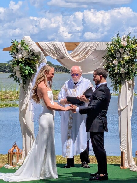 Wedding Officiant Central Florida with Rev. Mel