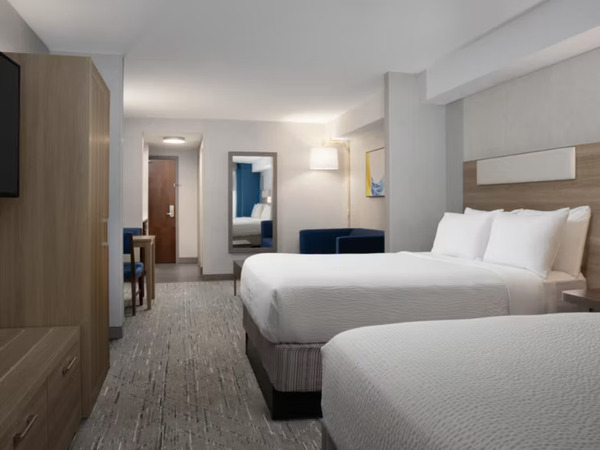 Holiday Inn Express & Suites Alexandria - Fort Belvoir
