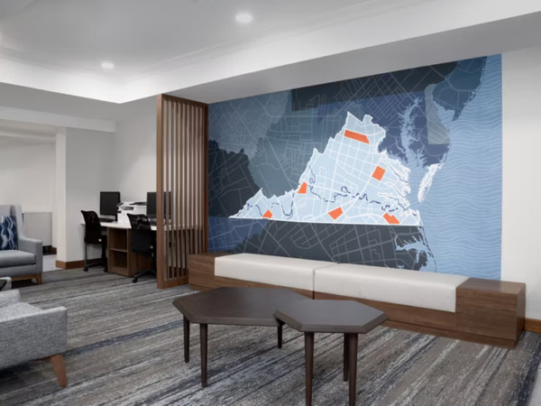 Holiday Inn Express & Suites Alexandria - Fort Belvoir
