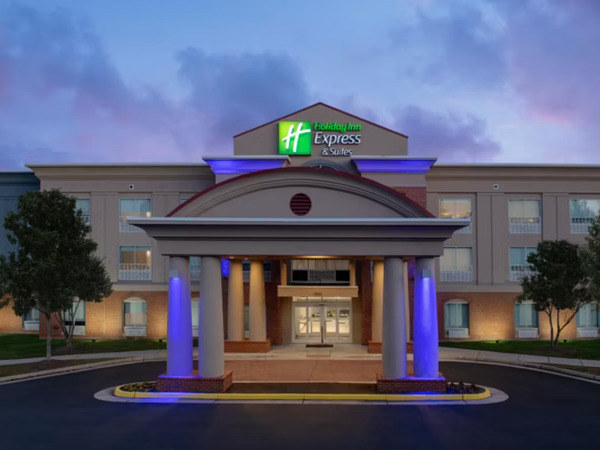 Holiday Inn Express & Suites Alexandria - Fort Belvoir
