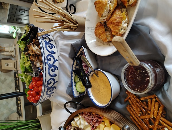 Louie's Bistro Catering