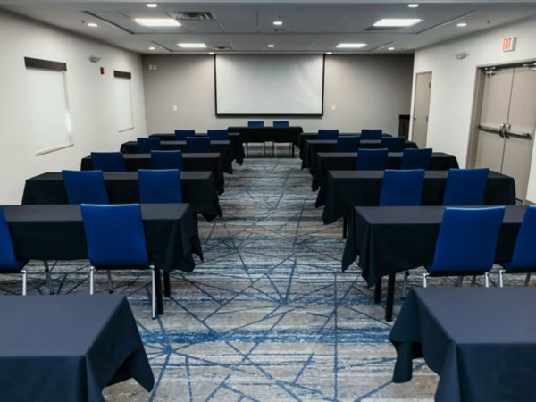 Holiday Inn Express & Suites Urbandale Des Moines
