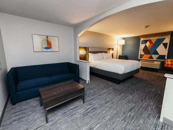 Holiday Inn Express & Suites Urbandale Des Moines
