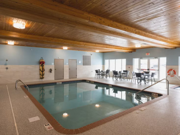 Holiday Inn Express & Suites Marquette