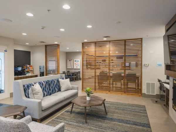 Holiday Inn Express & Suites Marquette