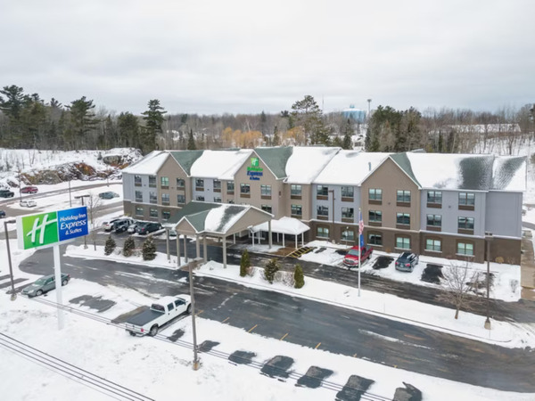 Holiday Inn Express & Suites Marquette