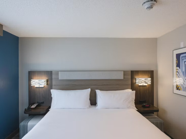 Holiday Inn Express & Suites Marquette