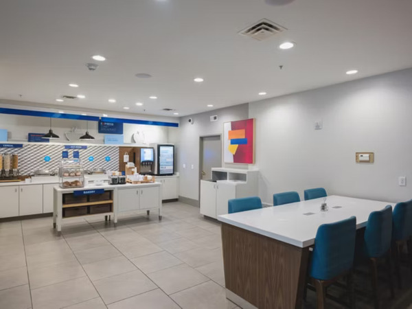 Holiday Inn Express & Suites Marquette