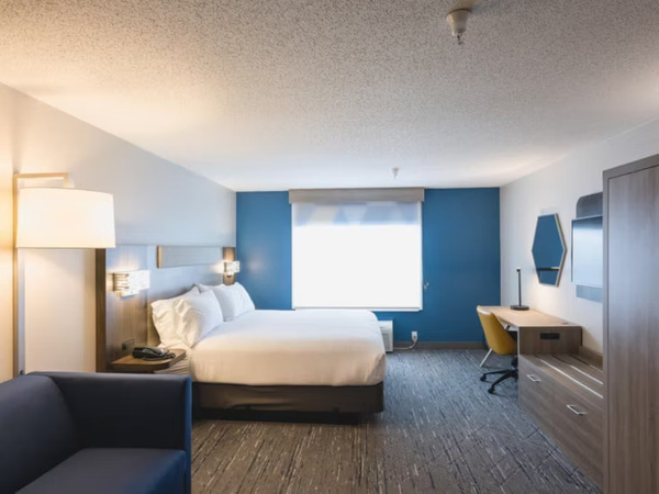 Holiday Inn Express & Suites Marquette