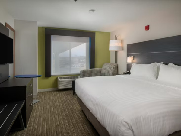 Holiday Inn Express & Suites Lawrence