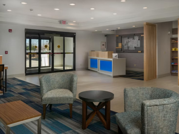 Holiday Inn Express & Suites Lawrence
