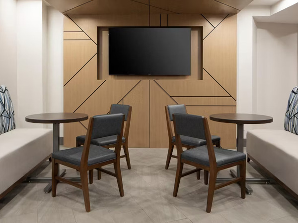 Holiday Inn Dallas Market Center