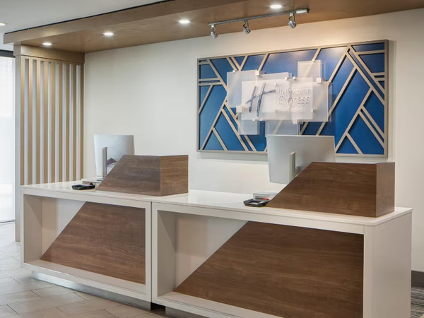 Holiday Inn Dallas Market Center