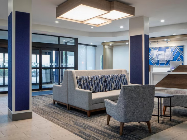 Holiday Inn Dallas Market Center