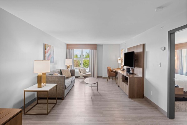 Holiday Inn & Suites, Cloverdale