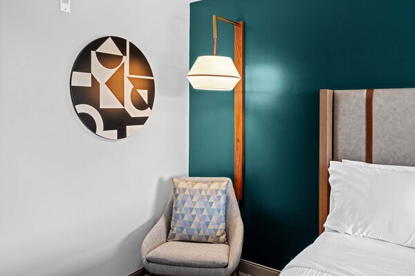 Holiday Inn & Suites, Cloverdale