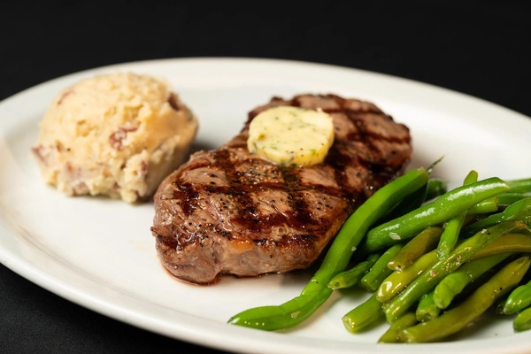 Crooners Supper Club & Showroom