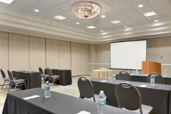 Embassy Suites Newark - Wilmington/South