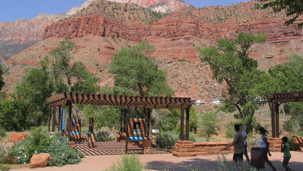 Cliffrose Lodge & Gardens