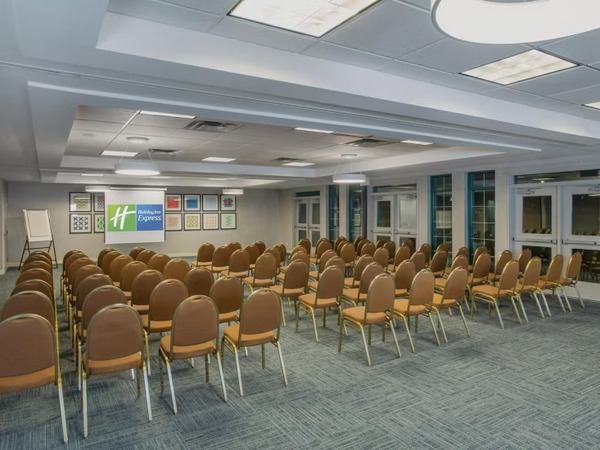 Holiday Inn Express & Suites Medicine Hat Transcanada Hwy 1