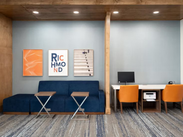 Holiday Inn Express and Suites by IVY