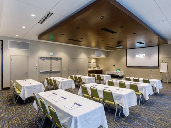 Holiday Inn Express and Suites in Sturbridge