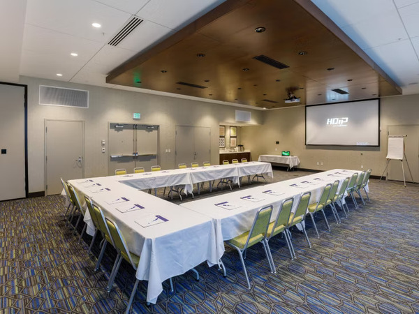 Holiday Inn Express and Suites in Sturbridge