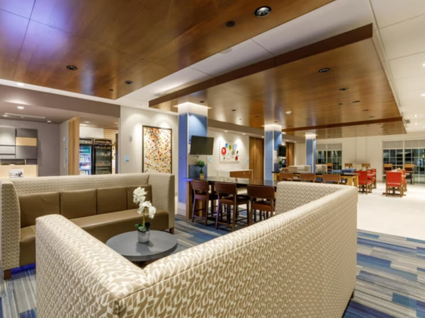 Holiday Inn Express and Suites in Sturbridge