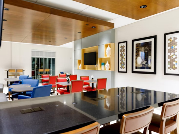 Holiday Inn Express and Suites in Sturbridge