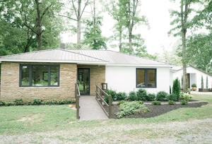 Carolyn's Cottage (Bridal Suite)