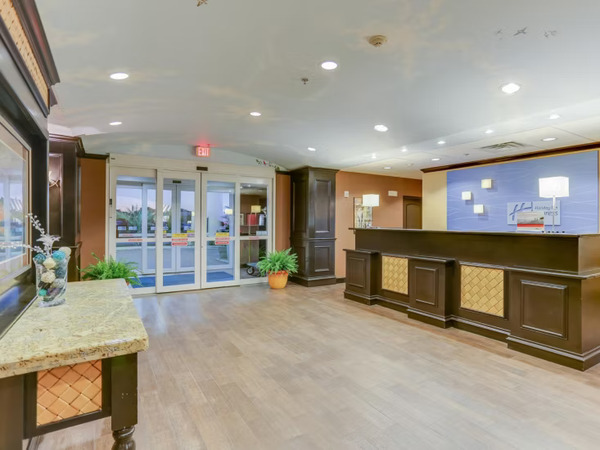Holiday Inn Express & Suites Huntsville