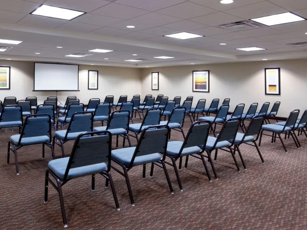 Holiday Inn Express & Suites Zanesville North