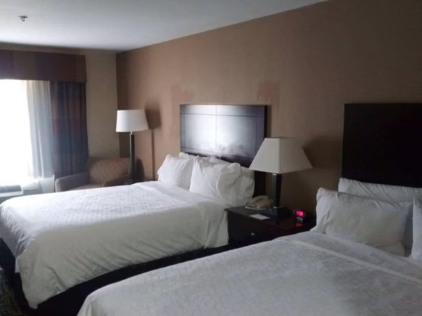 Holiday Inn Express & Suites Zanesville North