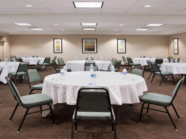 Holiday Inn Express & Suites Zanesville North