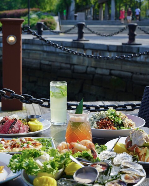 Joe's Waterfront