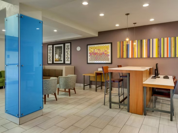 Holiday Inn Express & Suites Lake Worth Nw Loop 820